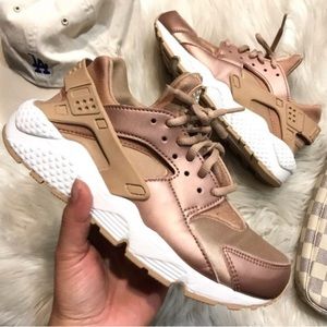 Rose Gold LE nike huarache shoes
